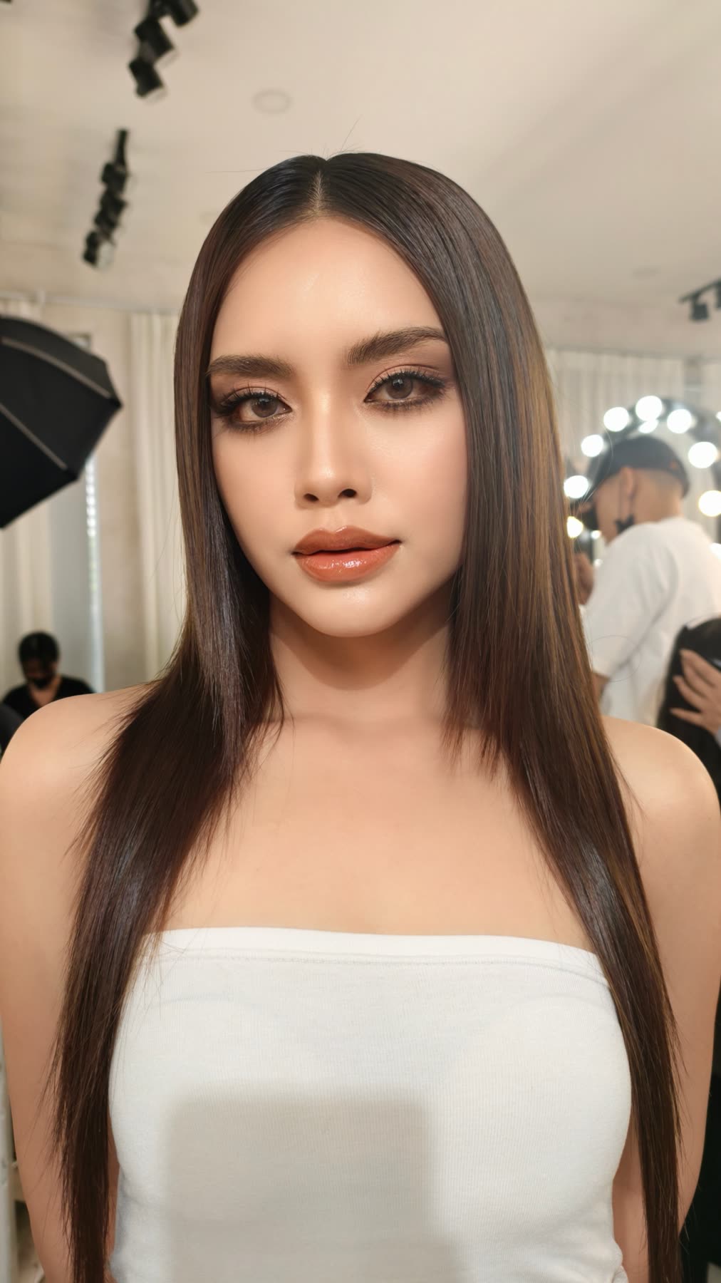 Sleek Straight Hair Soft Glam